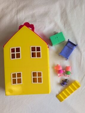 peppa pig playhouse set with figures take along travel friendly with handle